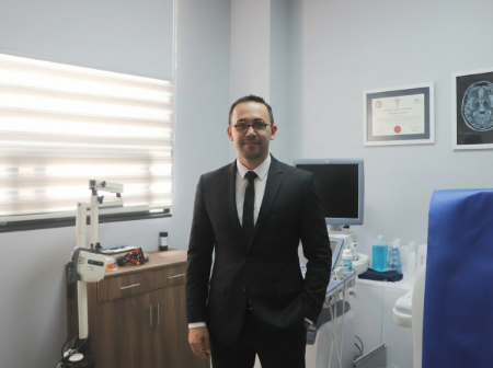 Dr. Elías Licona Venegas